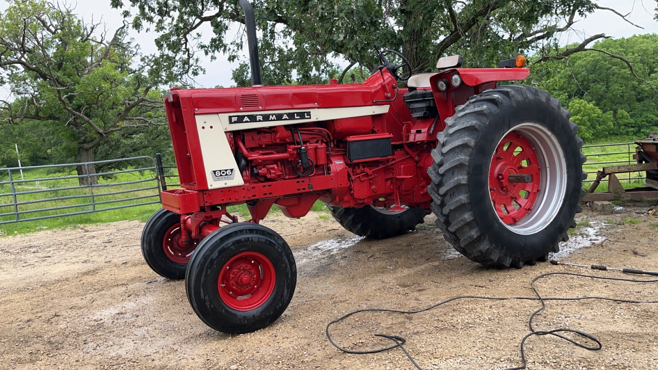 Aiden Linley 1976 International Harvester 806