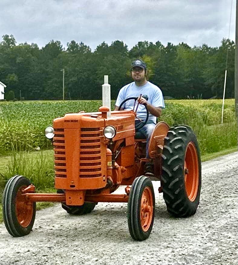 Drew G 1951 John Deere MI