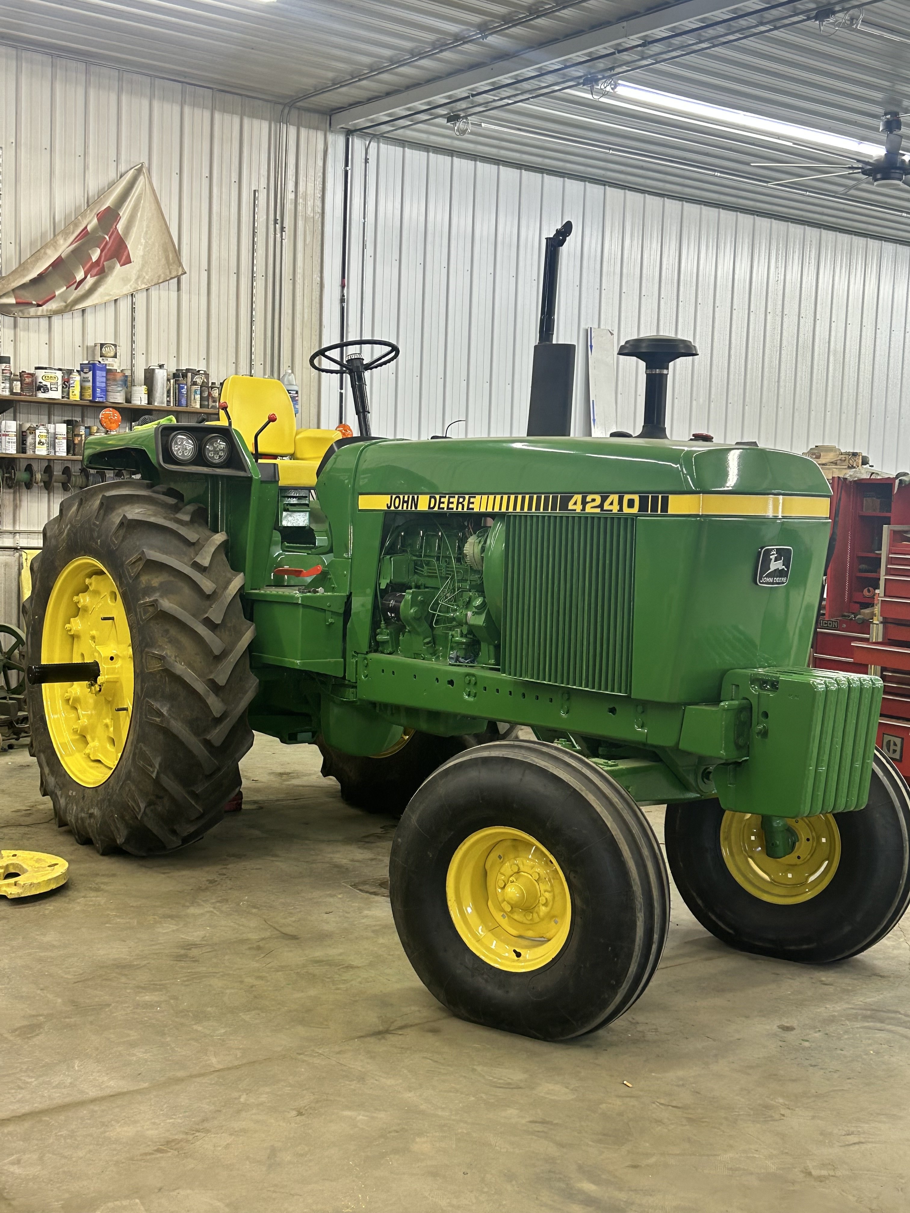 John R 1981 John Deere 4240