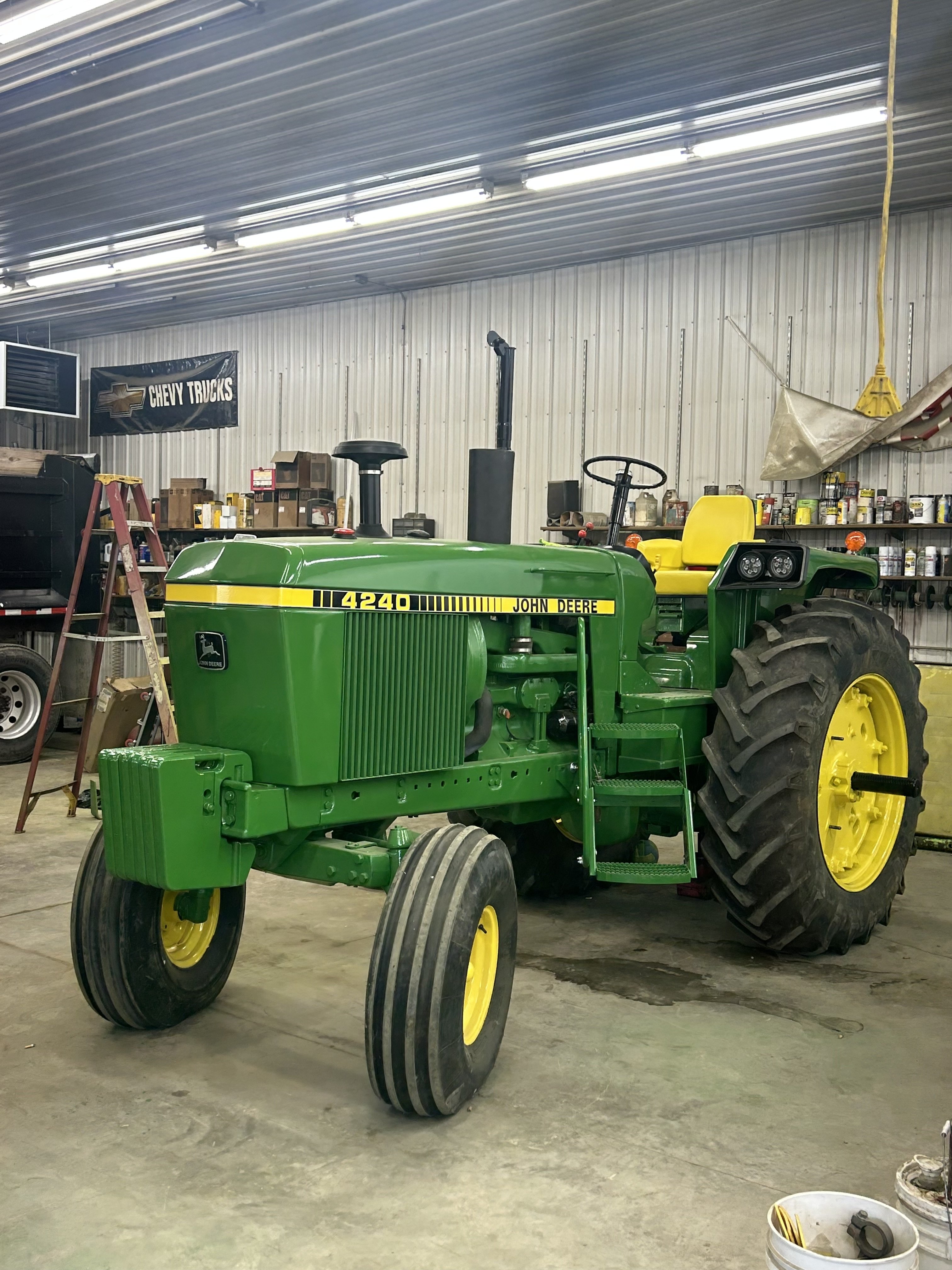 John R 1981 John Deere 4240