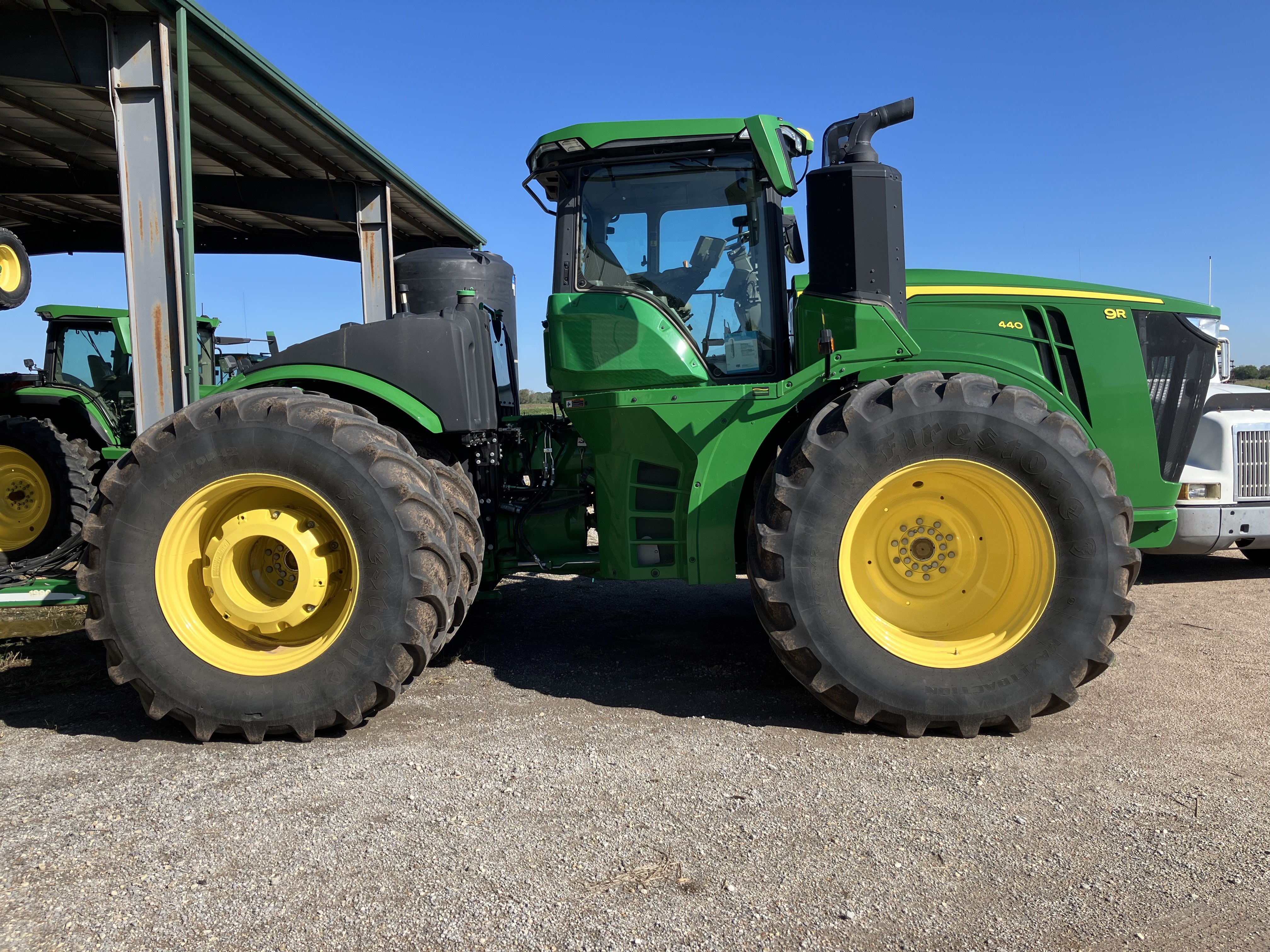 John D 2022 John Deere 9R 440